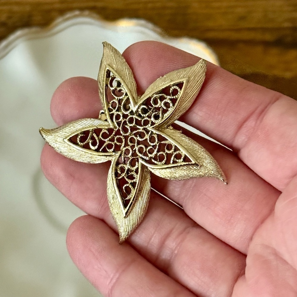 Gerry’s Starfish Brooch Costume Jewelry Pin